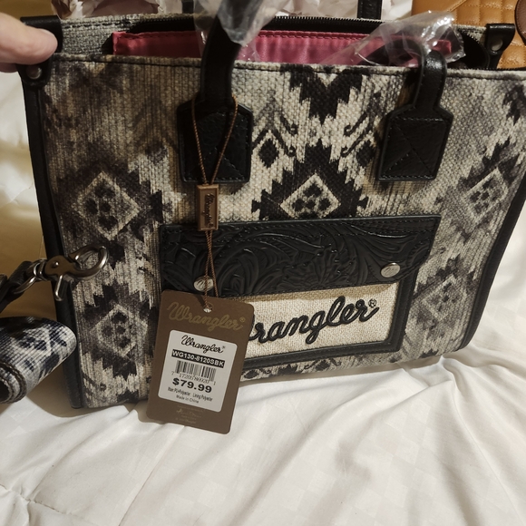 Wrangler Handbags - Wrangler Black and Cream Patterned Handbag